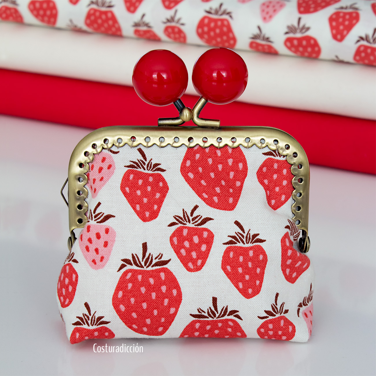 Imagen de producto: https://tienda.costuradiccion.com/img/articulos/secundarias14699-tela-cottonsteel-queen-of-berries-algodon-medio-metro-3.jpg